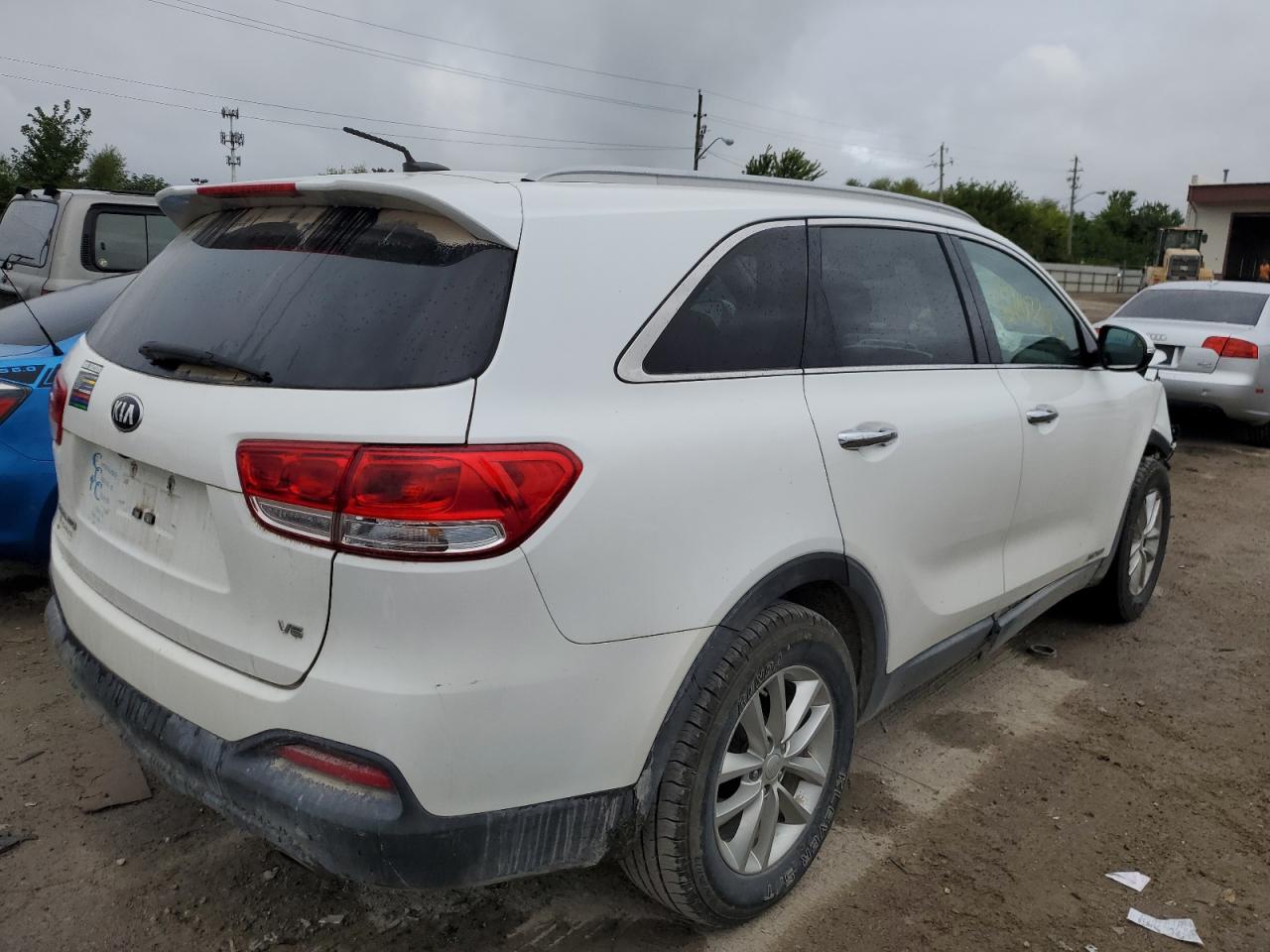 Image 3 of 2018 KIA SORENTO LX 2018 with VIN 5XYPGDA5XJG405922