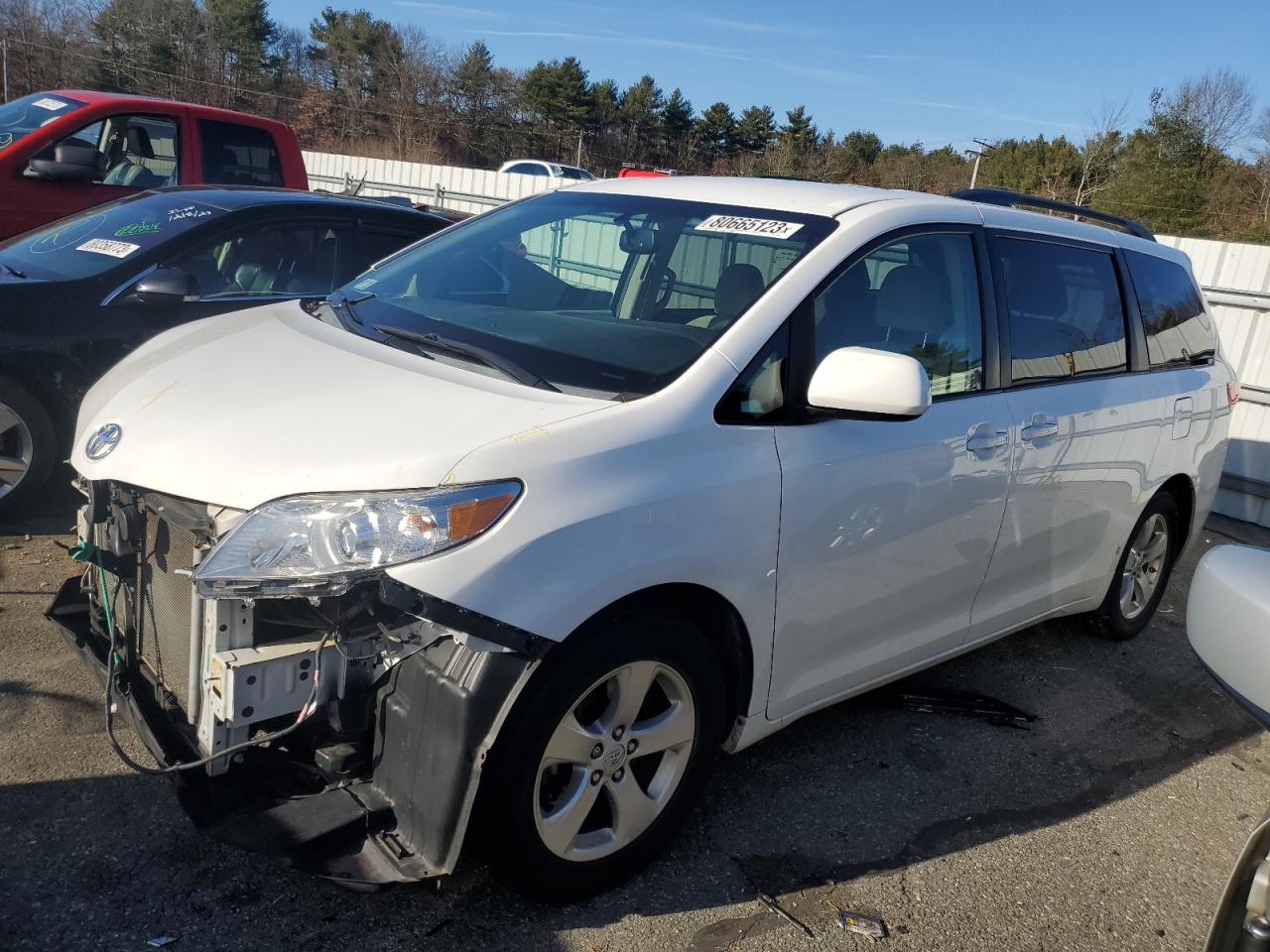 Изображение 1 2015 TOYOTA SIENNA LE 2015 с VIN 5TDKK3DC6FS612606