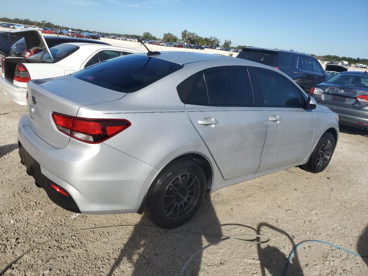 Obraz 3 z 2020 KIA RIO LX 2020 z VIN 3KPA24AD5LE336374