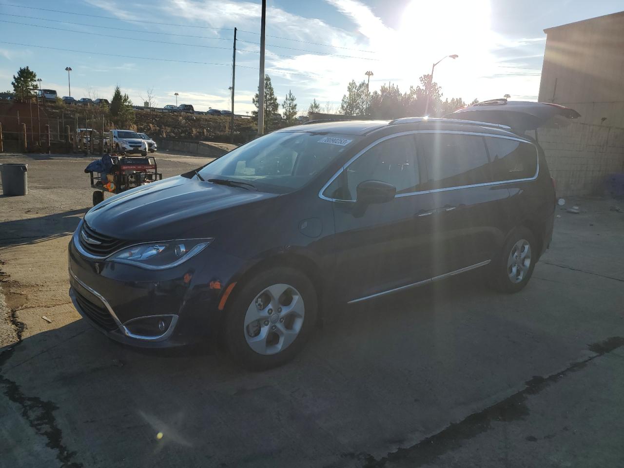 Image 1 of 2018 CHRYSLER PACIFICA HYBRID TOURING L 2018 with VIN 2C4RC1L70JR183405