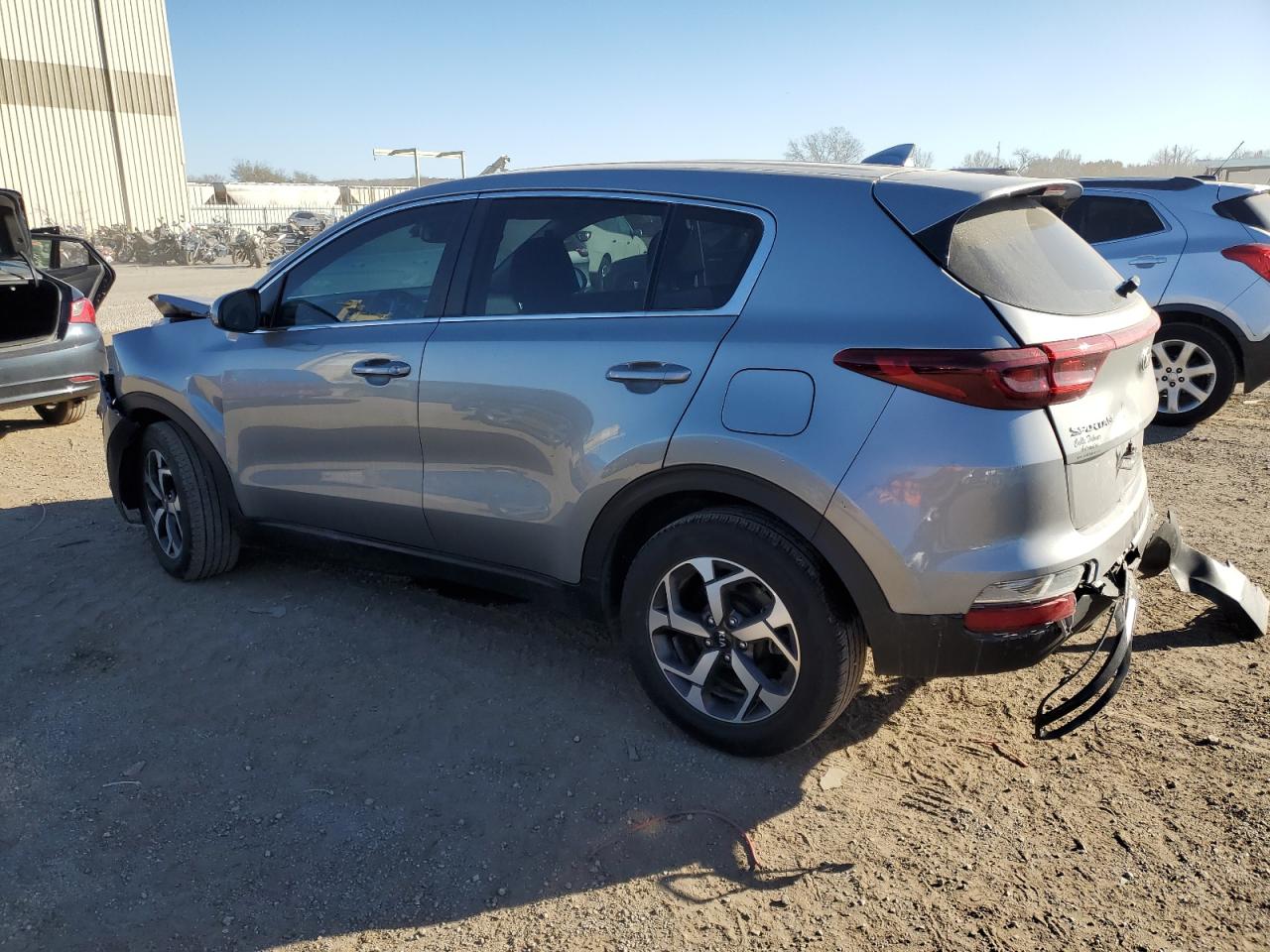 Изображение 2 2021 KIA SPORTAGE LX 2021 с VIN KNDPM3ACXM7854259