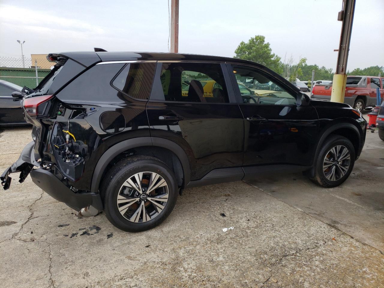 Image 3 of 2023 NISSAN ROGUE SV 2023 with VIN JN8BT3BAXPW008061