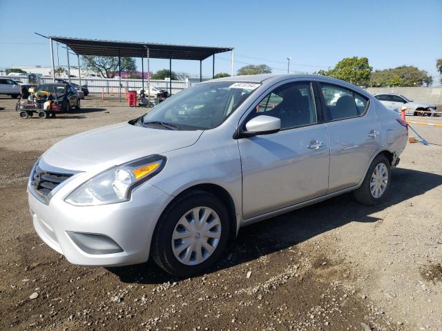 Obraz 1 z 2017 NISSAN VERSA S 2017 z VIN 3N1CN7AP7HL823836