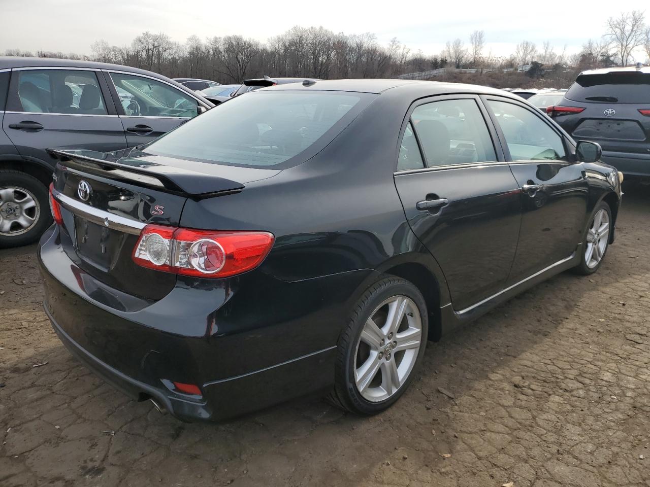Image 3 of 2013 TOYOTA COROLLA BASE 2013 with VIN 2T1BU4EE9DC970112