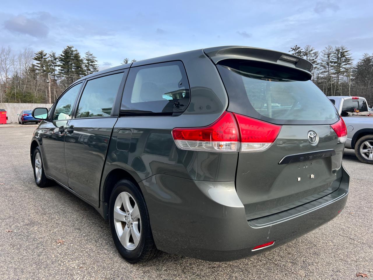 Image 3 of 2011 TOYOTA SIENNA  2011 with VIN 5TDZK3DC4BS004155