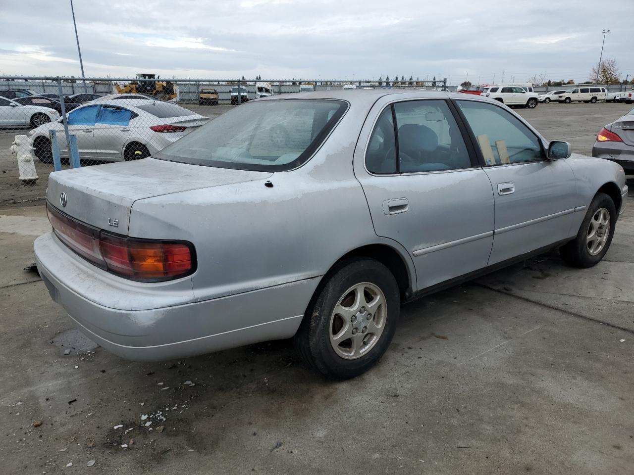 Image 3 of 1993 TOYOTA CAMRY LE 1993 with VIN JT2SK12EXP0098653