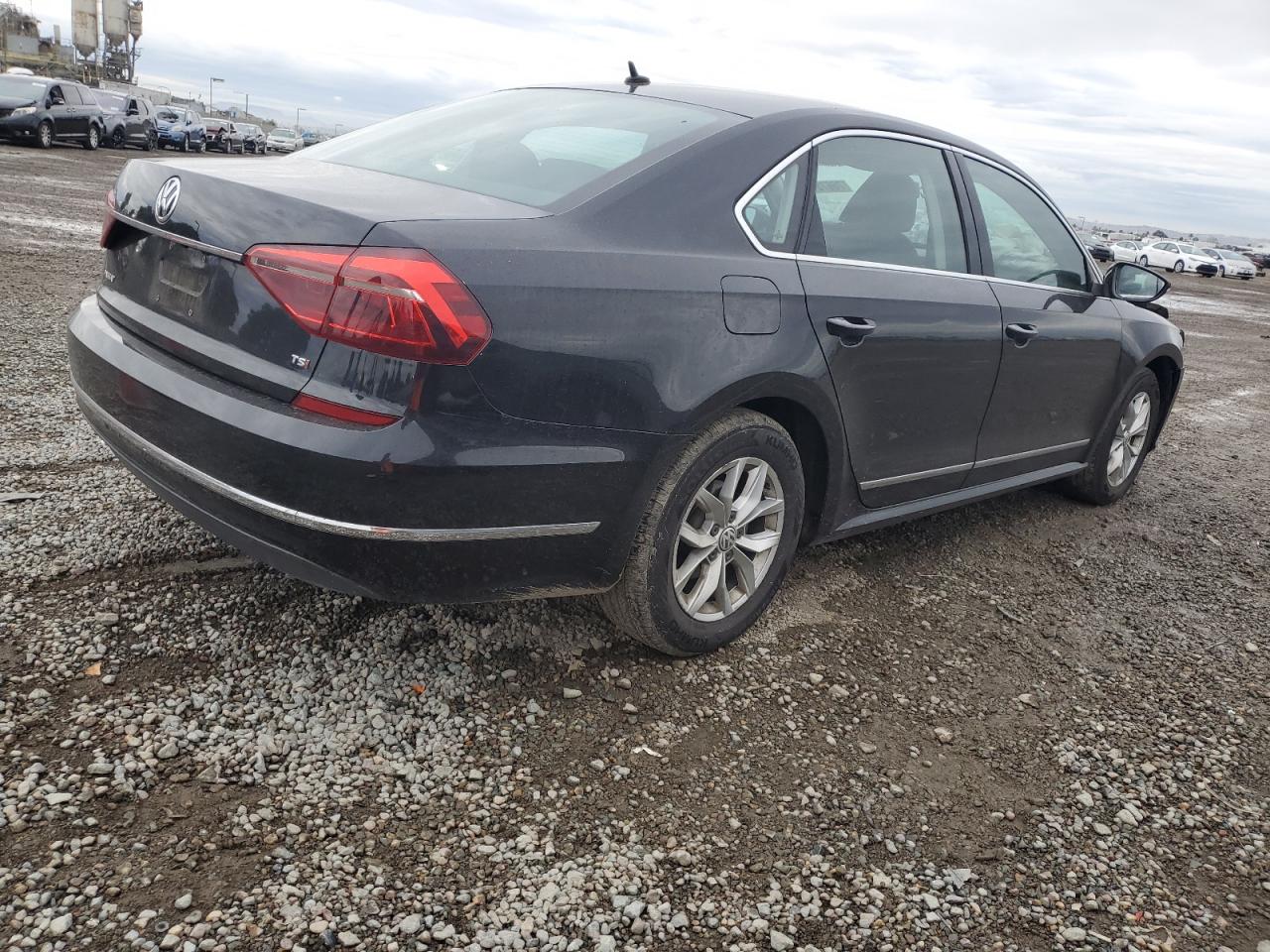Изображение 3 2017 VOLKSWAGEN PASSAT S 2017 с VIN 1VWAT7A35HC083011