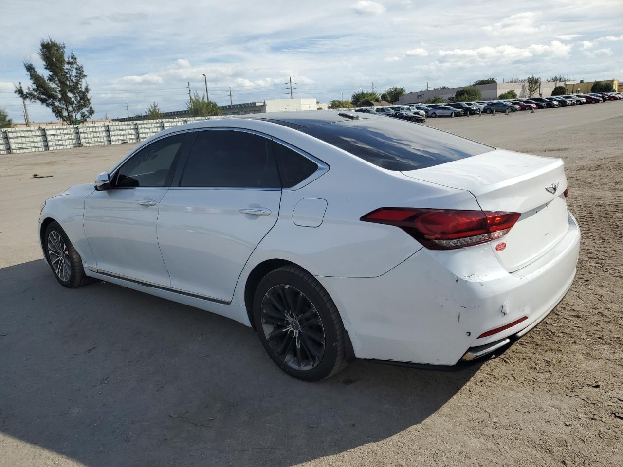 Obraz 2 z 2015 HYUNDAI GENESIS 3.8L 2015 z VIN KMHGN4JE0FU076056