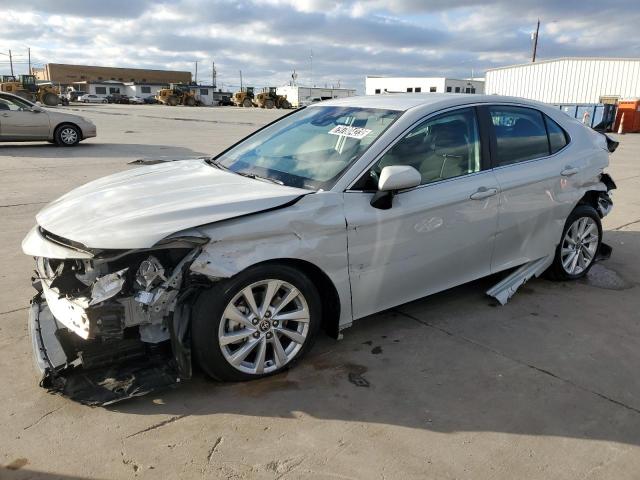 Obraz 1 z 2023 TOYOTA CAMRY LE 2023 z VIN 4T1C11AK4PU187001
