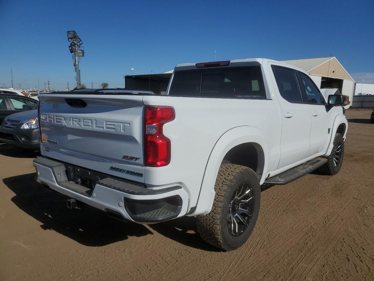 Obraz 3 z 2022 CHEVROLET SILVERADO K1500 RST 2022 z VIN 1GCUDEED8NZ586965