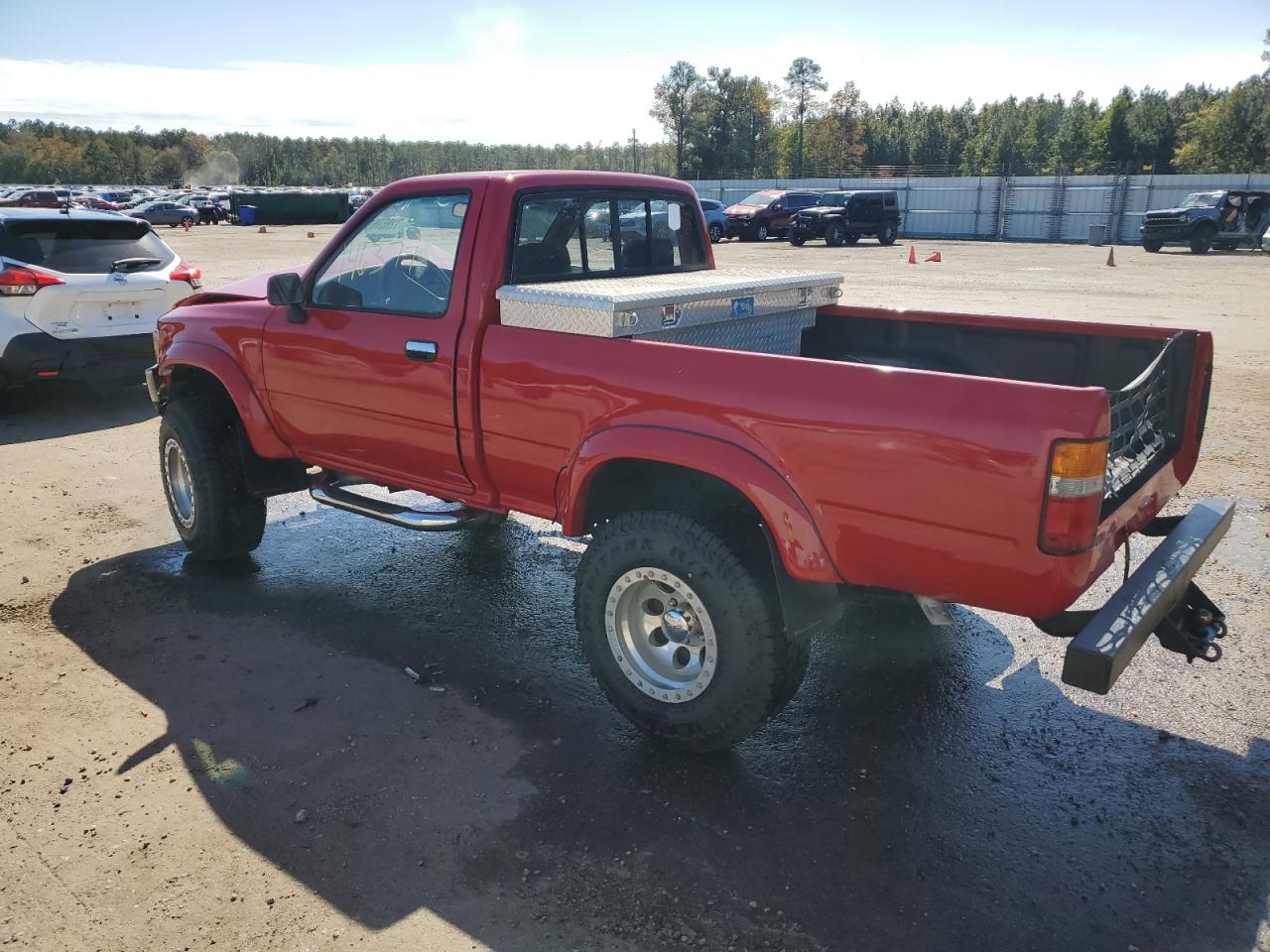 Image 2 of 1989 TOYOTA PICKUP 1/2 TON SHORT WHEELBASE DLX 1989 with VIN JT4RN01P5K4014637