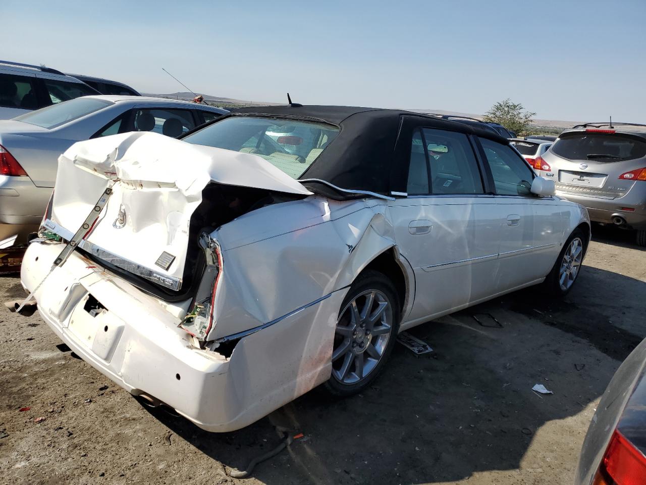 Image 3 of 2006 CADILLAC DTS  2006 with VIN 1G6KD57986U181903