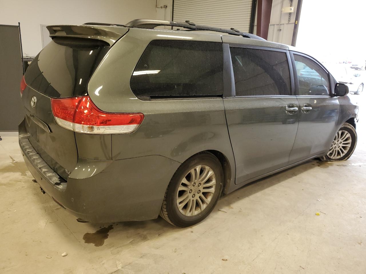 Изображение 3 2011 TOYOTA SIENNA XLE 2011 с VIN 5TDYK3DC4BS093740