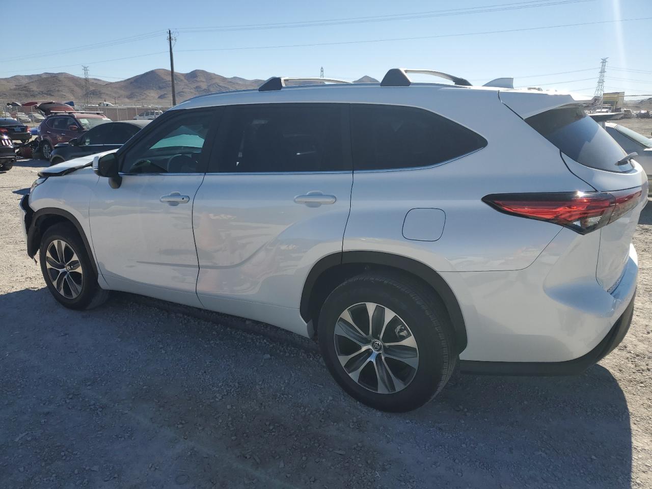 Изображение 2 2023 TOYOTA HIGHLANDER HYBRID XLE 2023 с VIN 5TDKARAH0PS019900