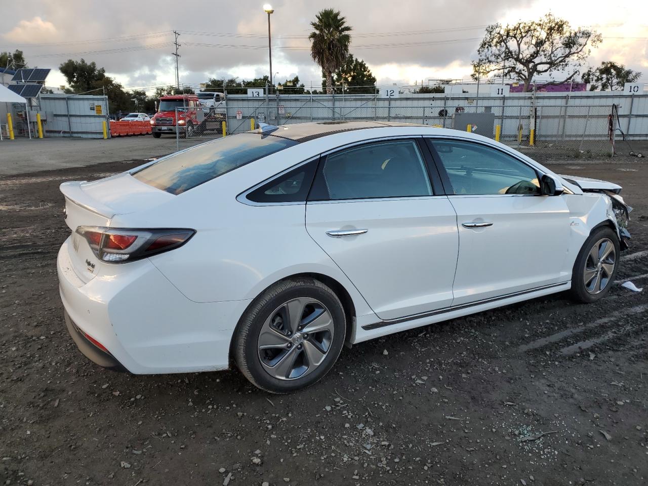 Изображение 3 2017 HYUNDAI SONATA HYBRID 2017 с VIN KMHE34L39HA076828