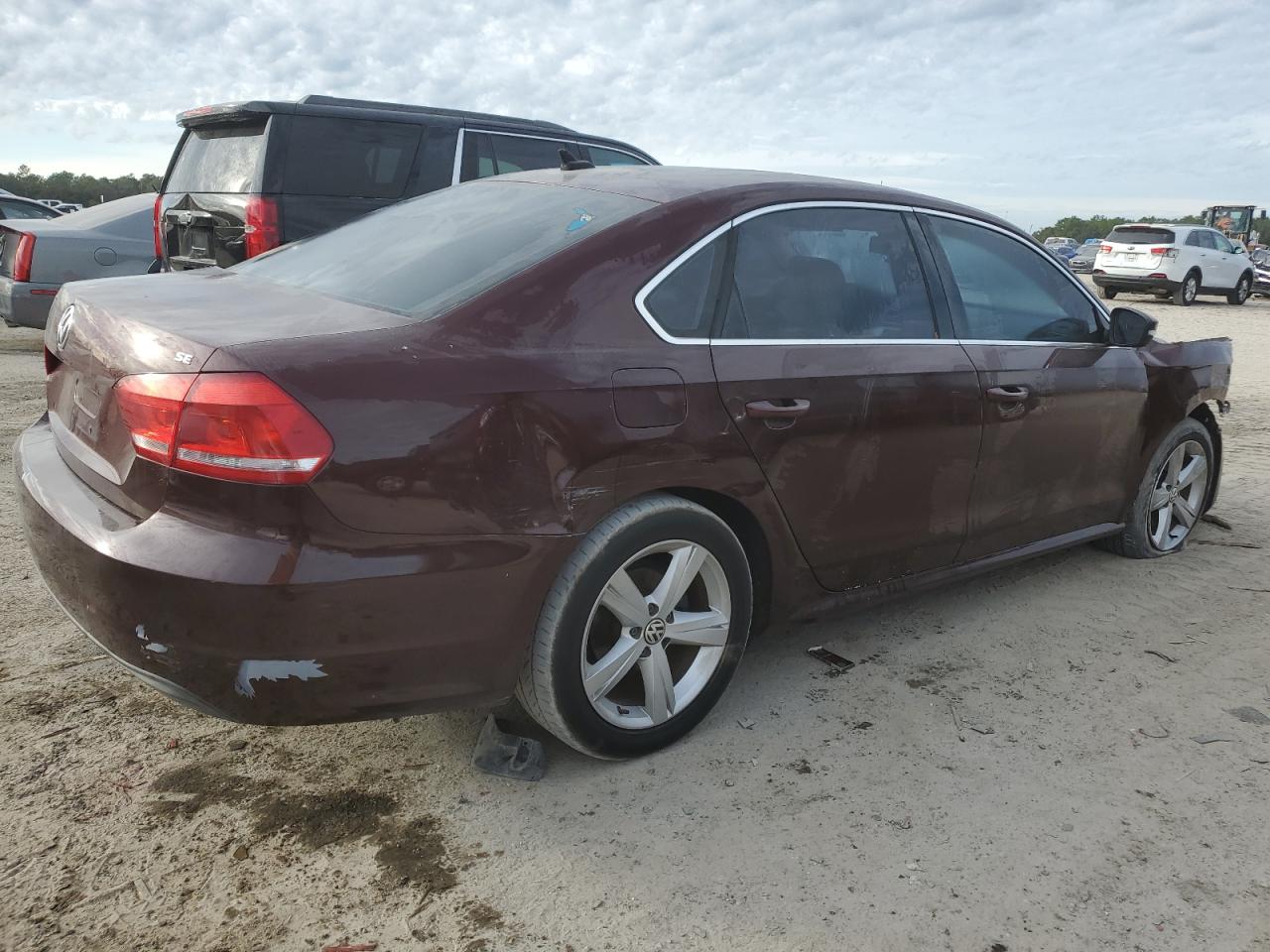 Image 3 of 2013 VOLKSWAGEN PASSAT SE 2013 with VIN 1VWBP7A34DC127390