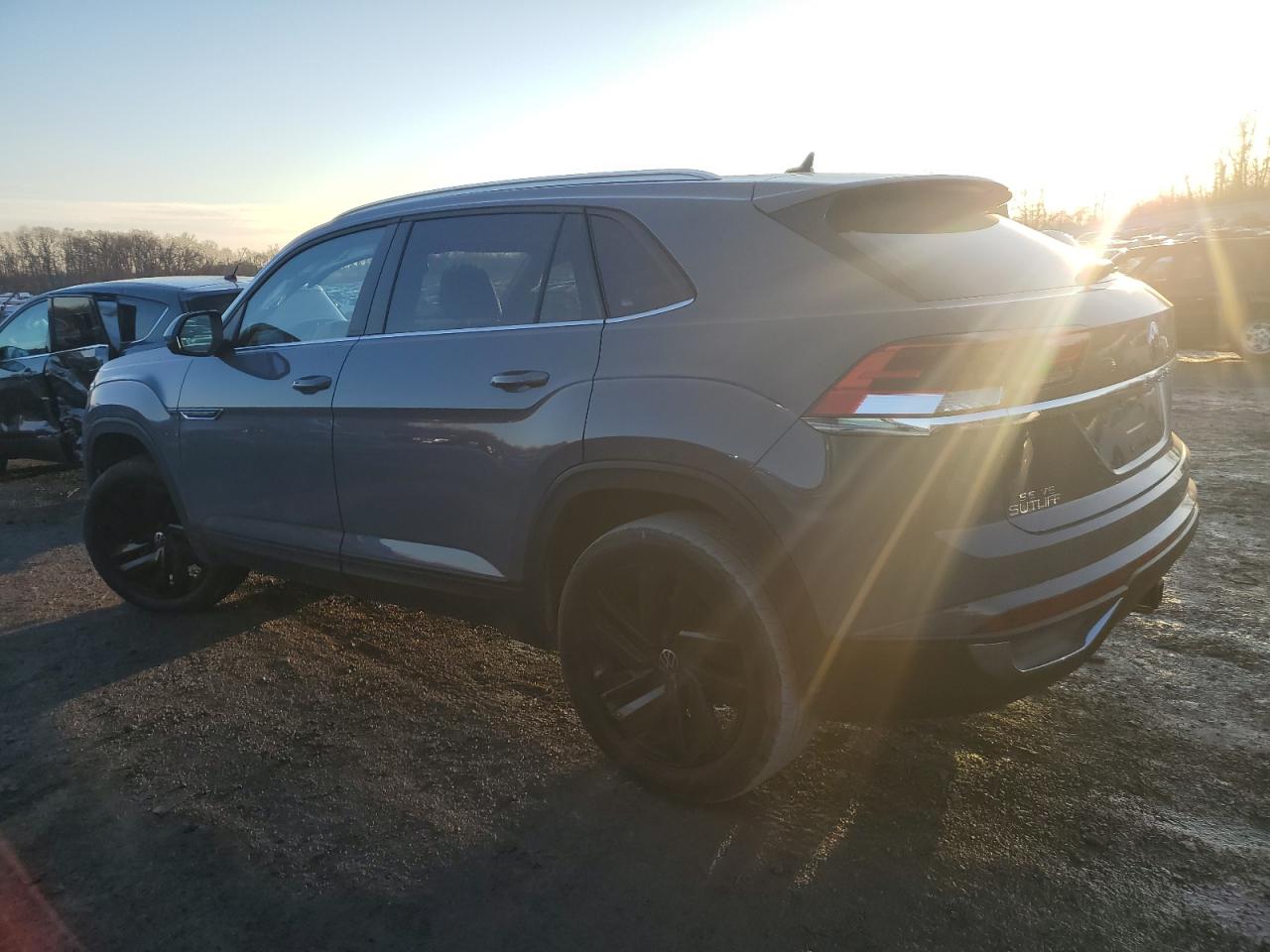 Изображение 2 2022 VOLKSWAGEN ATLAS CROSS SPORT SE 2022 с VIN 1V2KE2CA7NC225501
