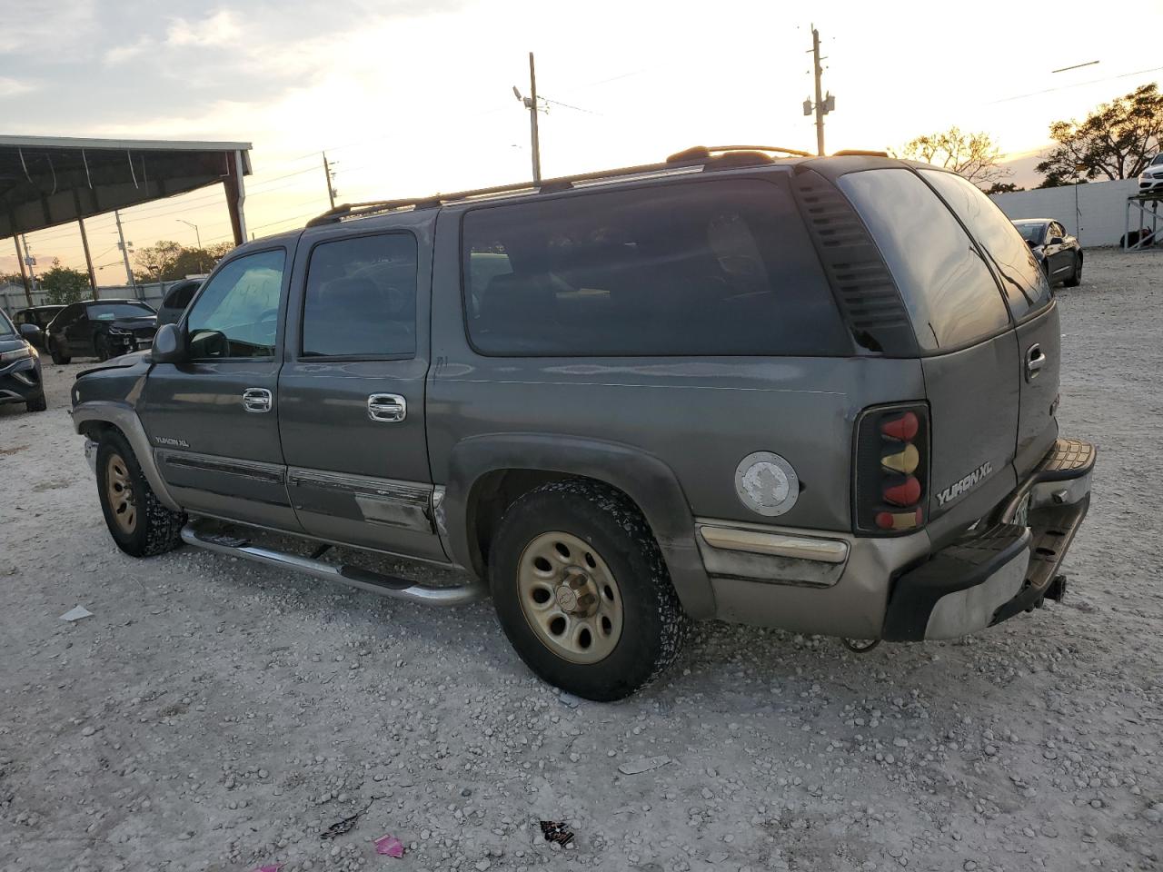 Изображение 2 2001 GMC YUKON XL C1500 2001 с VIN 1GKEC16T71J235337