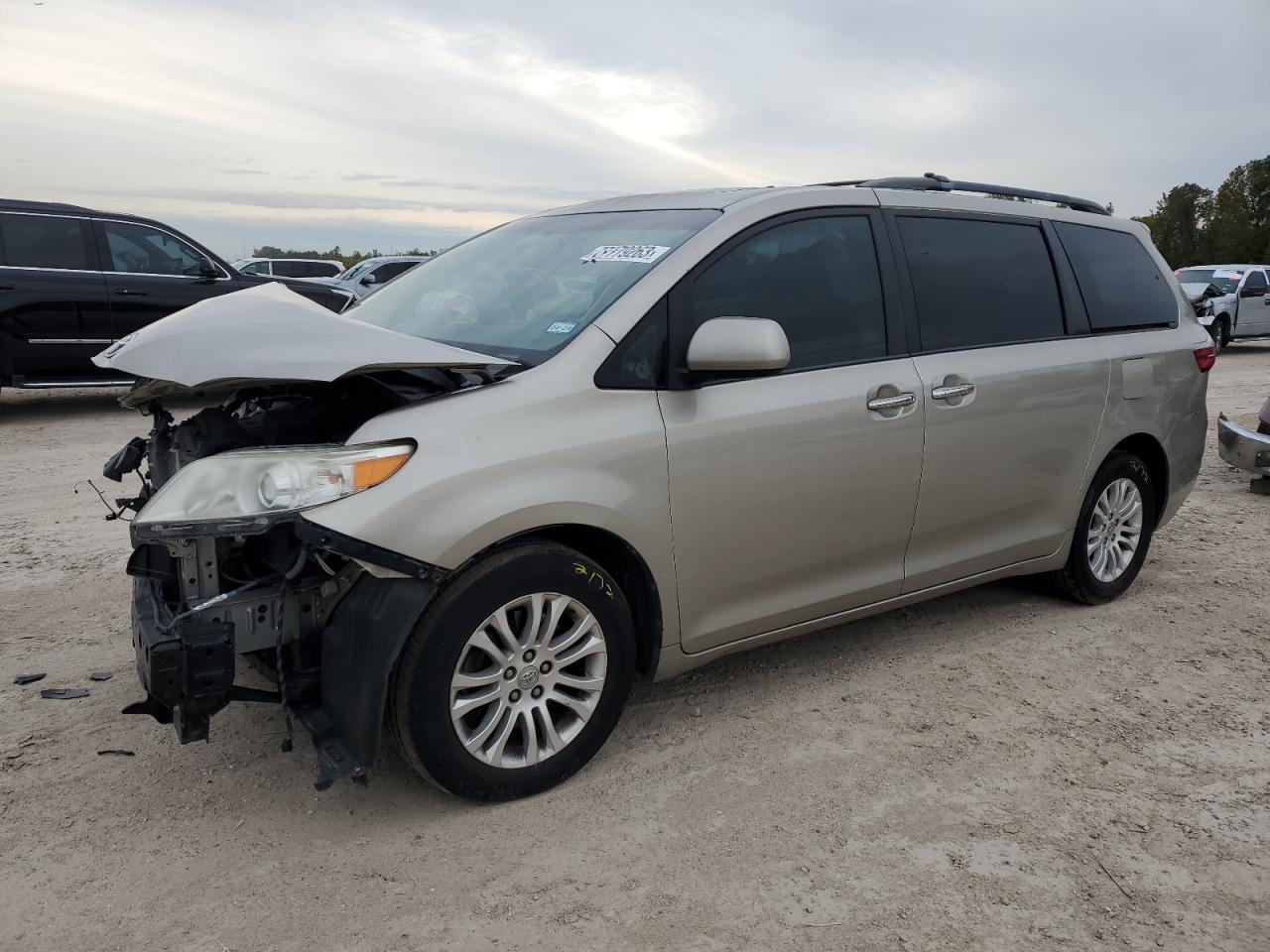Изображение 1 2016 TOYOTA SIENNA XLE 2016 с VIN 5TDYK3DC9GS741001