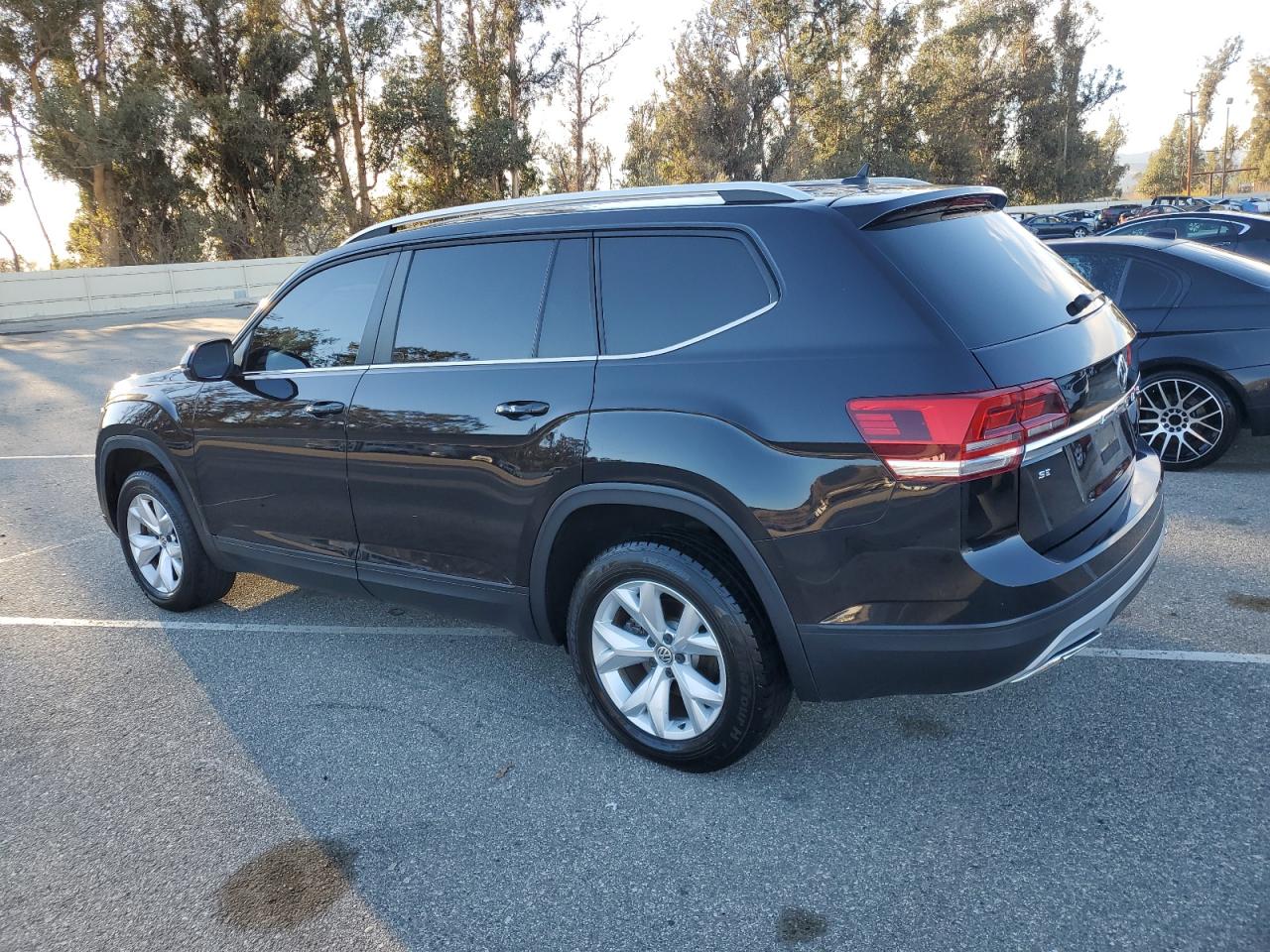 Изображение 2 2018 VOLKSWAGEN ATLAS SE 2018 с VIN 1V2KR2CA3JC563329