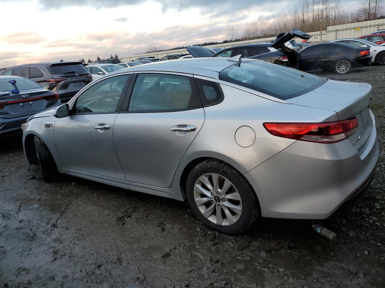 Obraz 2 z 2017 KIA OPTIMA LX 2017 z VIN 5XXGT4L35HG162767