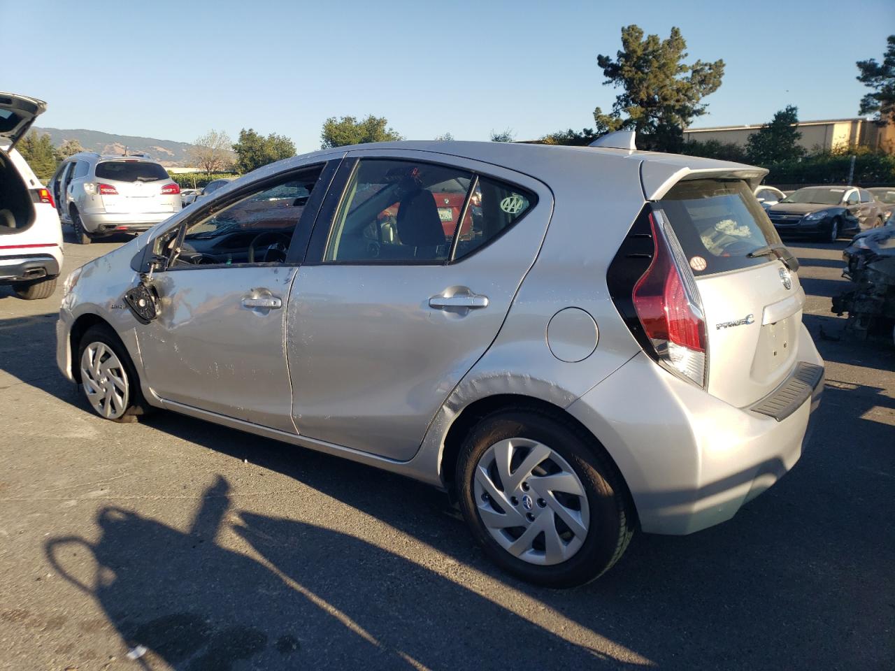 Image 2 of 2015 TOYOTA PRIUS C  2015 with VIN JTDKDTB37F1097710