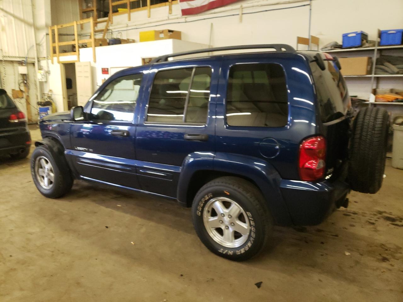 Image 2 of 2003 JEEP LIBERTY LIMITED 2003 with VIN 1J4GL58K83W702281