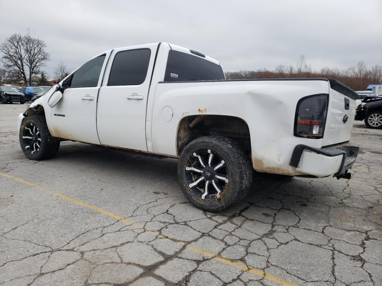 Image 2 of 2011 CHEVROLET SILVERADO K1500 LT 2011 with VIN 3GCPKSE32BG295611