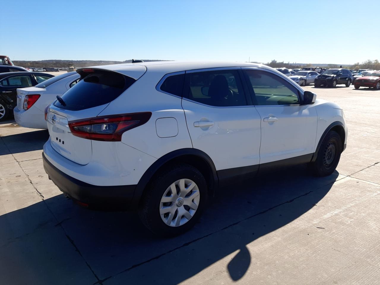 Obraz 3 z 2020 NISSAN ROGUE SPORT S 2020 z VIN JN1BJ1CV4LW270100