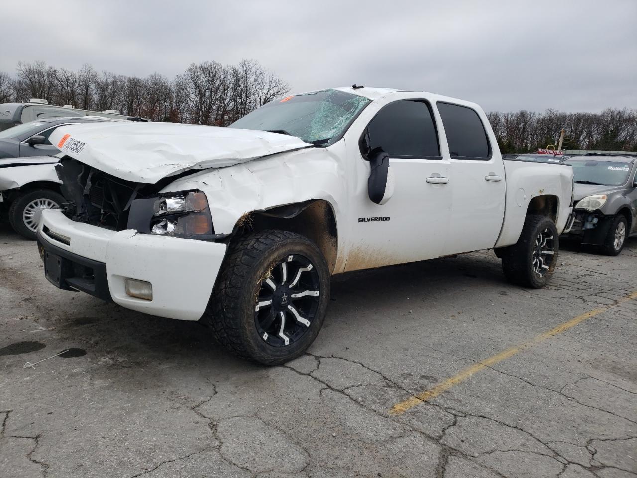 Image 1 of 2011 CHEVROLET SILVERADO K1500 LT 2011 with VIN 3GCPKSE32BG295611