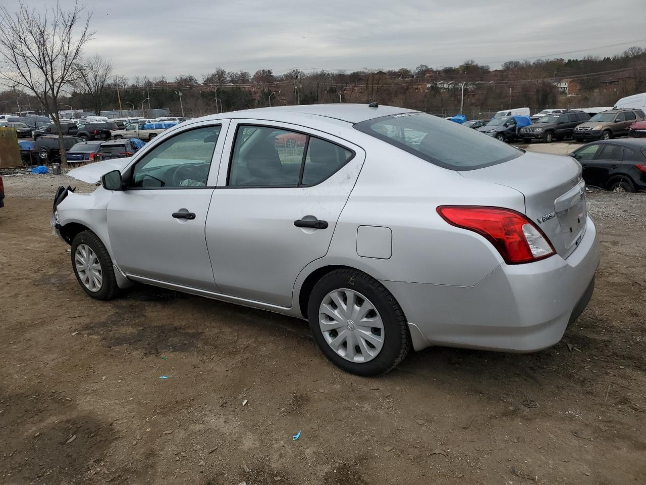 Obraz 2 z 2018 NISSAN VERSA S 2018 z VIN 3N1CN7AP1JL838869
