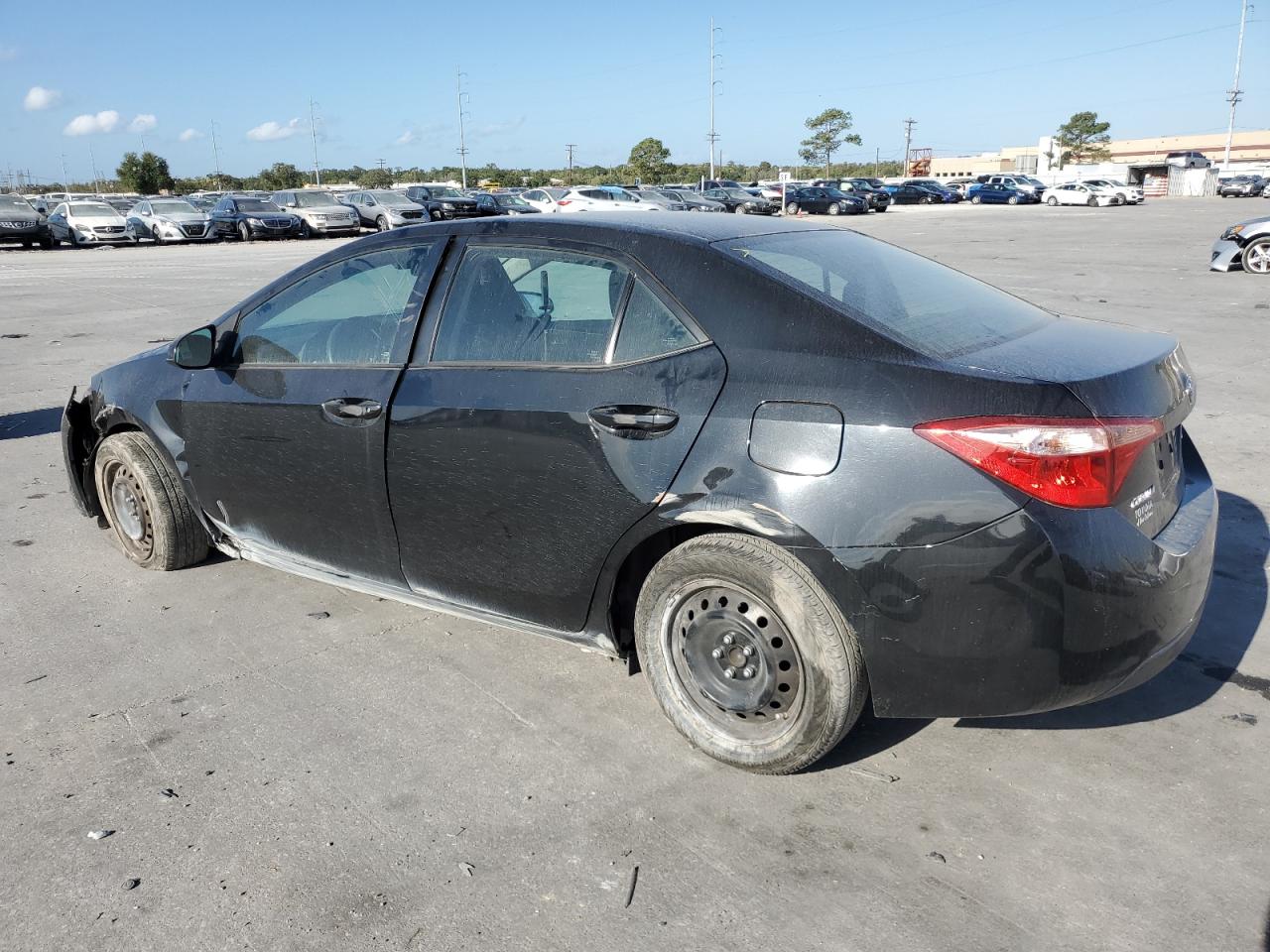 Obraz 2 z 2018 TOYOTA COROLLA L 2018 z VIN 5YFBURHE9JP759142
