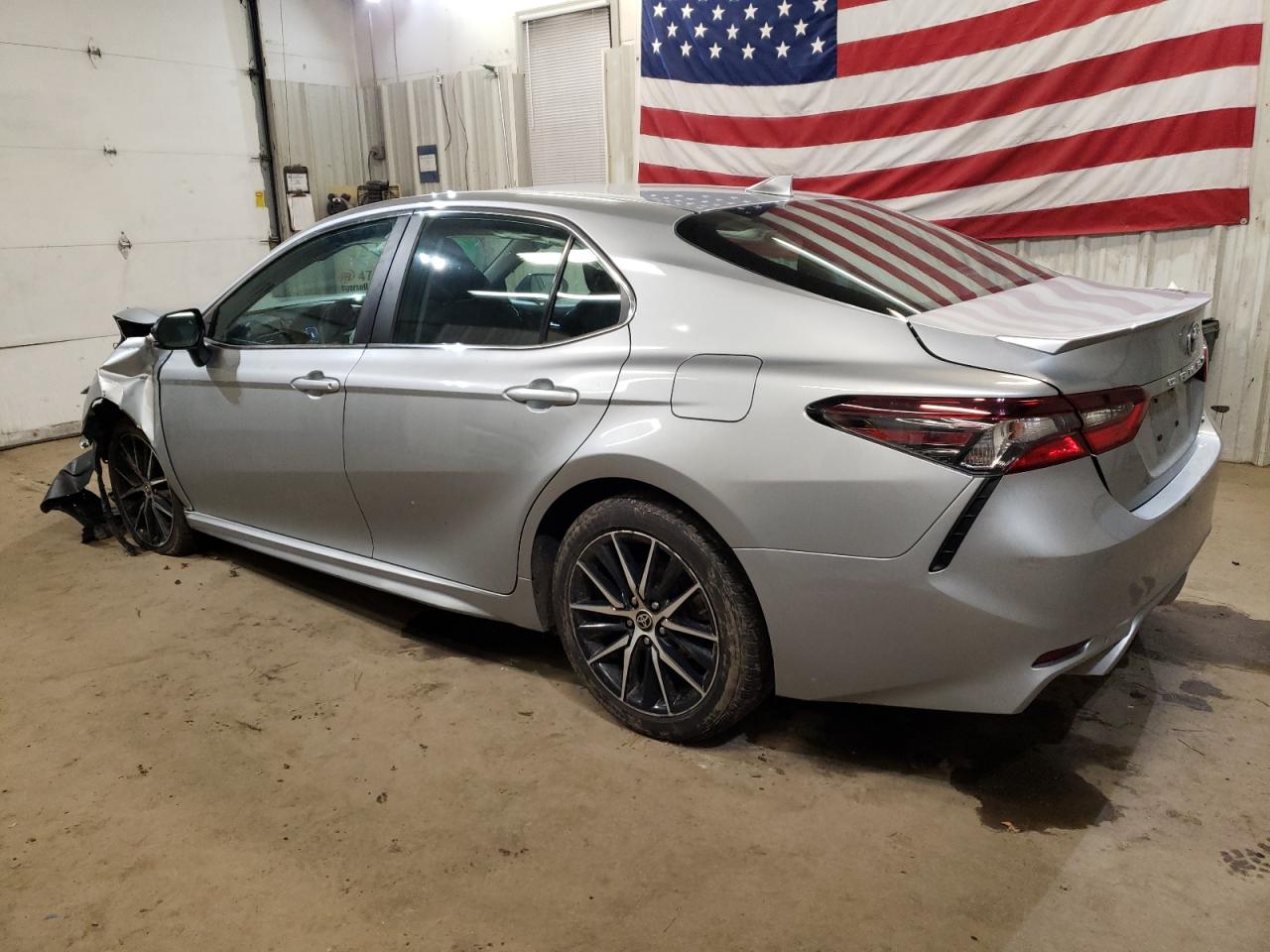 Изображение 2 2021 TOYOTA CAMRY SE 2021 с VIN 4T1G11AK2MU433797
