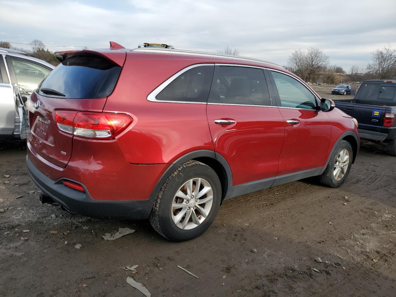 Image 3 of 2017 KIA SORENTO LX 2017 with VIN 5XYPG4A37HG210613