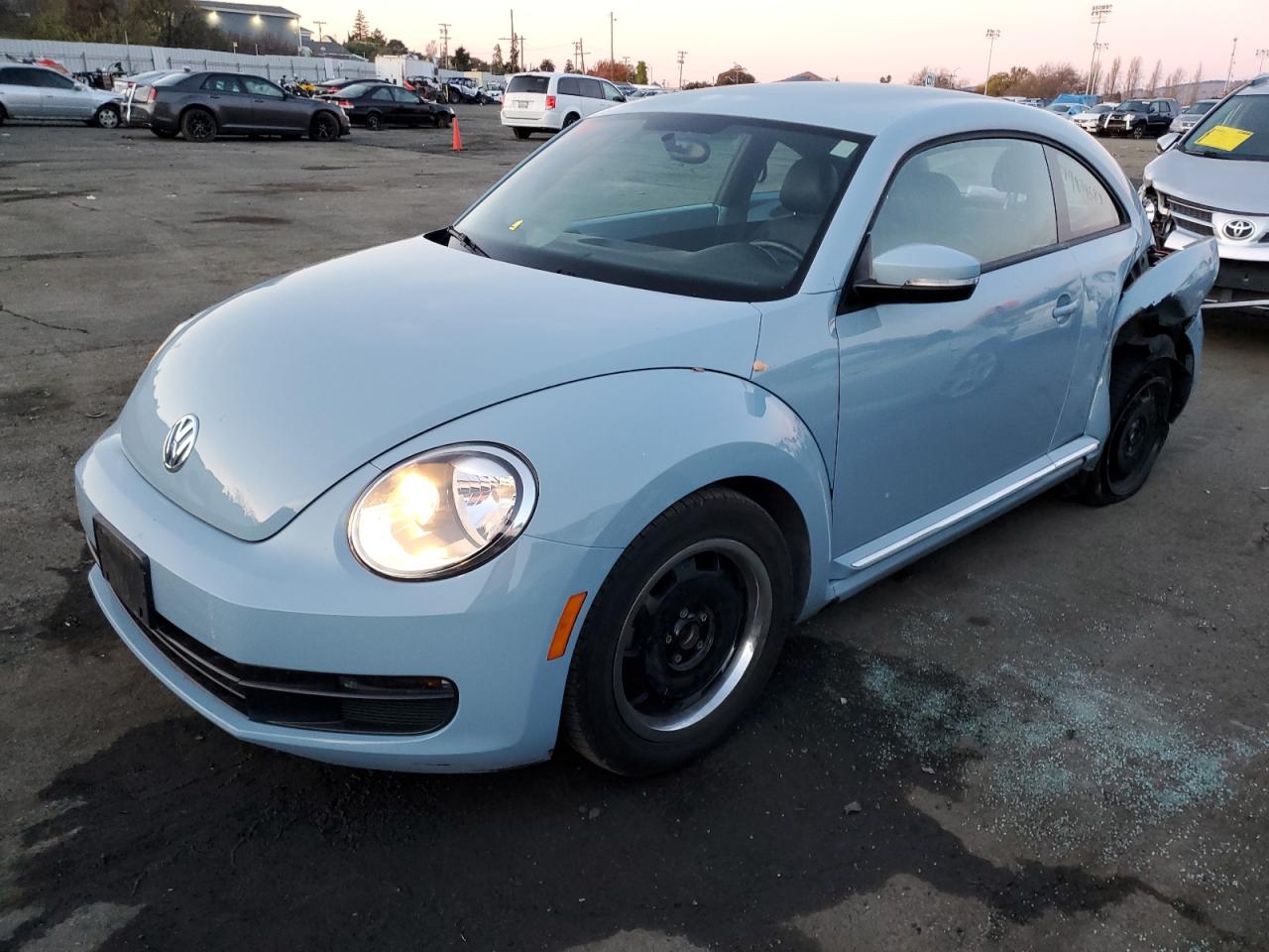 2013 VOLKSWAGEN BEETLE  2013 image