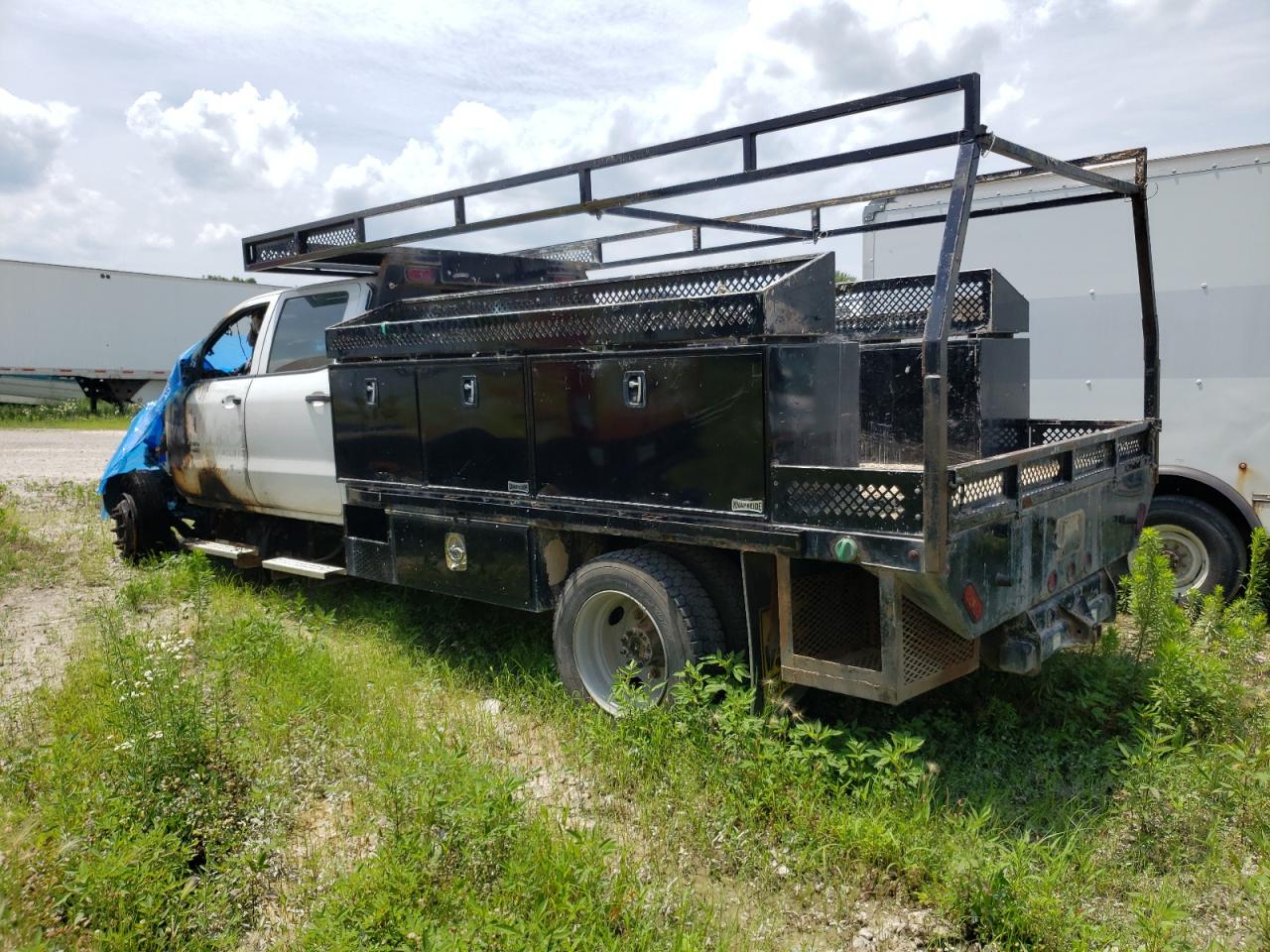 Image 2 of 2019 CHEVROLET SILVERADO MEDIUM DUTY  2019 with VIN 1HTKHPVK5KH666637