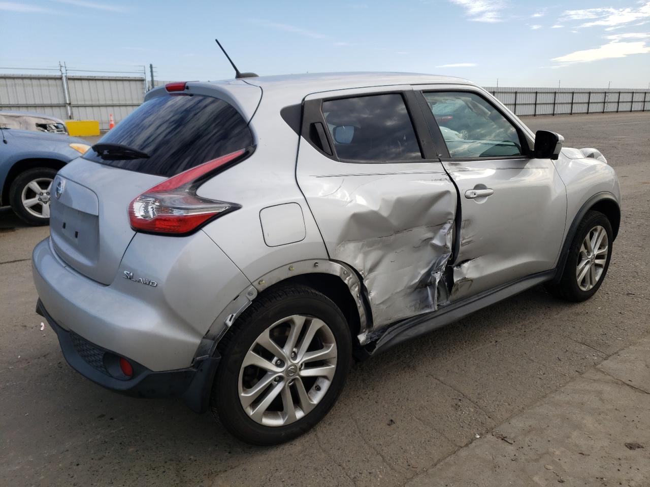 Obraz 3 z 2015 NISSAN JUKE S 2015 z VIN JN8AF5MV9FT553148