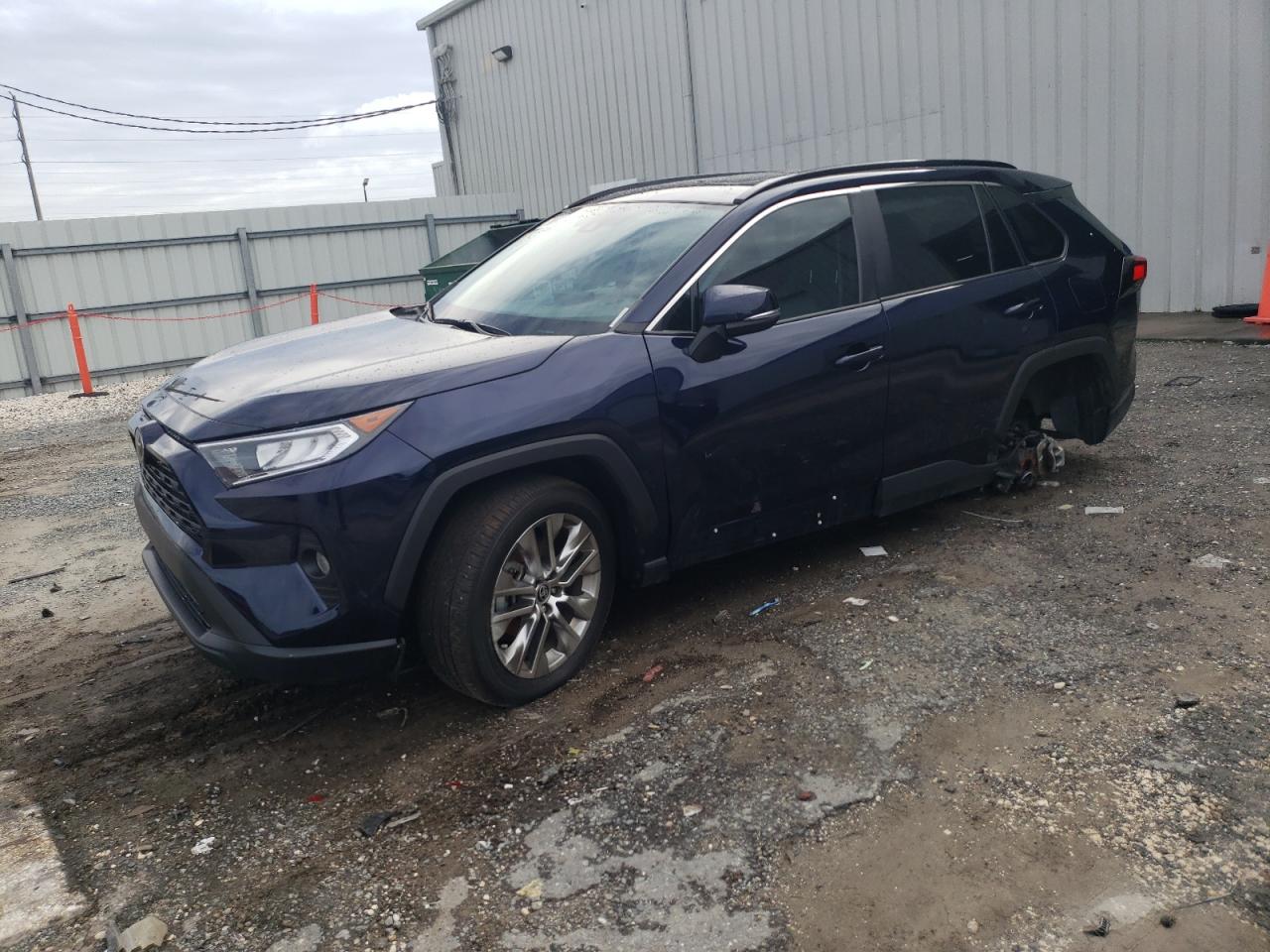 Obraz 1 z 2021 TOYOTA RAV4 XLE PREMIUM 2021 z VIN 2T3C1RFV5MW164122