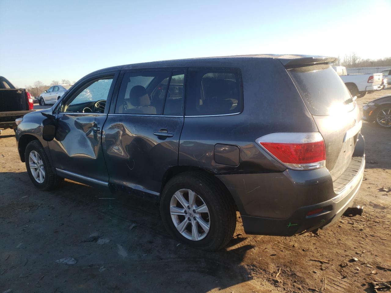 Image 2 of 2013 TOYOTA HIGHLANDER BASE 2013 with VIN 5TDBK3EH9DS183887