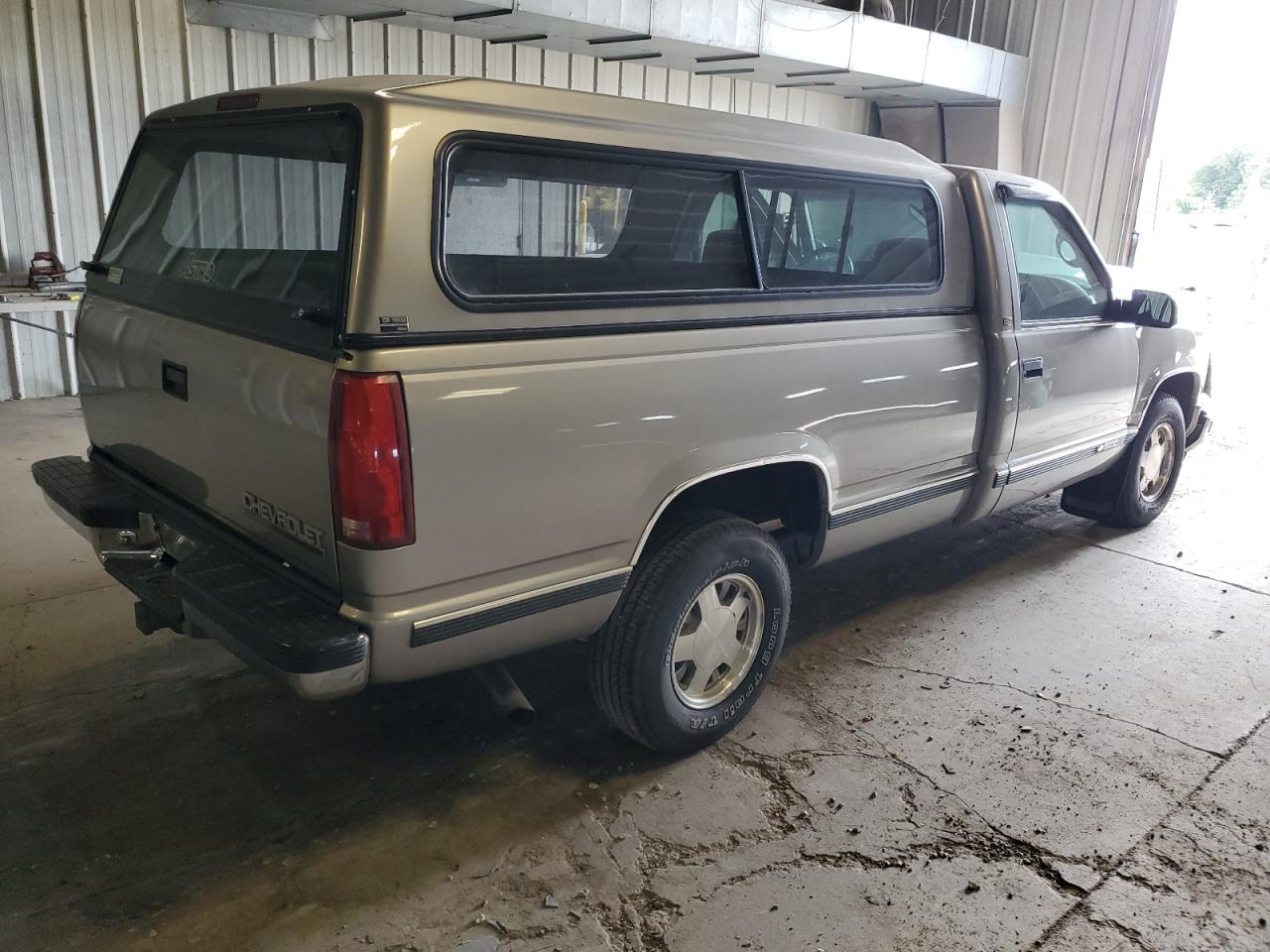 Obraz 3 z 1998 CHEVROLET GMT-400 C1500 1998 z VIN 1GCEC14R4WZ212898