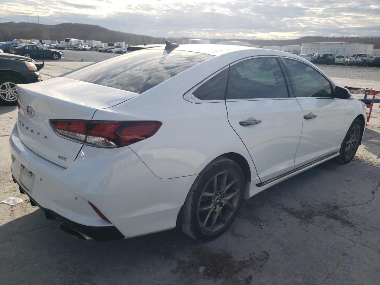 Obraz 3 z 2019 HYUNDAI SONATA LIMITED TURBO 2019 z VIN 5NPE34AB2KH797944