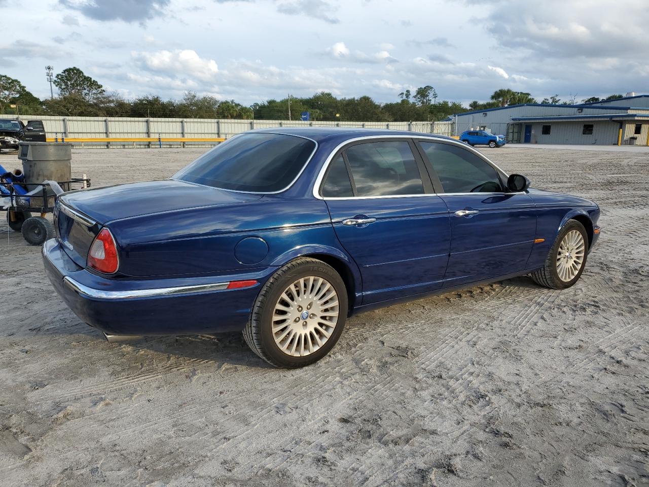 Obraz 3 z 2004 JAGUAR XJ8  2004 z VIN SAJWA71C34SG27850