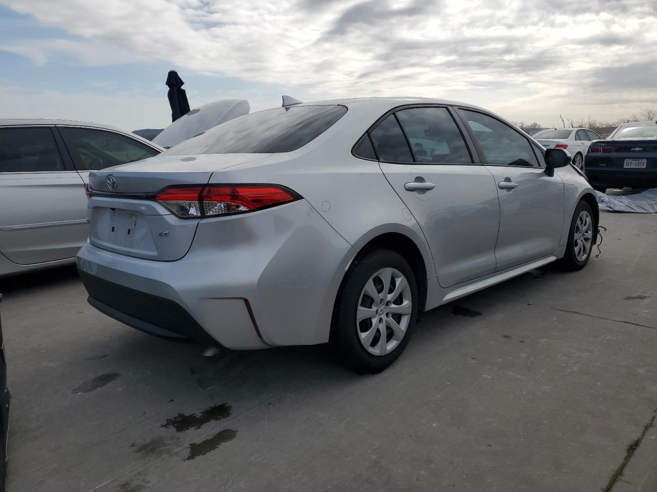 Image 3 of 2020 TOYOTA COROLLA LE 2020 with VIN 5YFEPRAE5LP020707