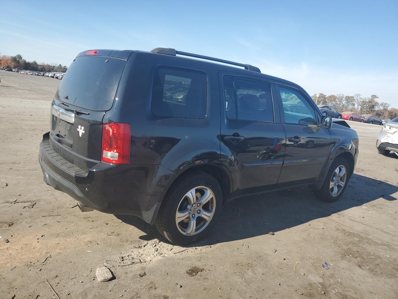 Image 3 of 2015 HONDA PILOT EXL 2015 with VIN 5FNYF3H55FB010634
