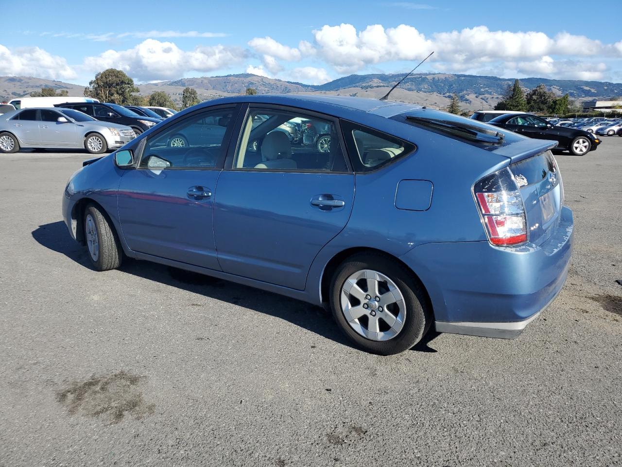 Image 2 of 2005 TOYOTA PRIUS  2005 with VIN JTDKB20U050126318