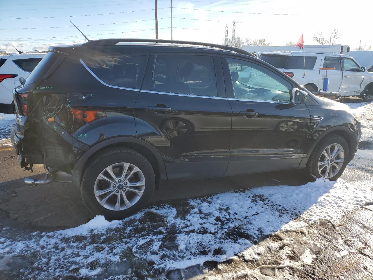 Image 3 of 2018 FORD ESCAPE SE 2018 with VIN 1FMCU0GD3JUC74678
