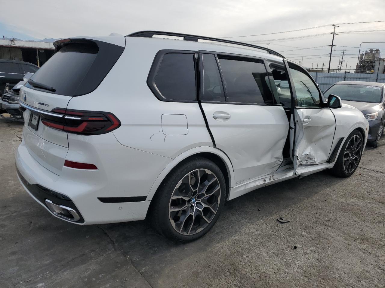 Изображение 3 2023 BMW X7 XDRIVE40I 2023 с VIN 5UX23EM0XP9R55948
