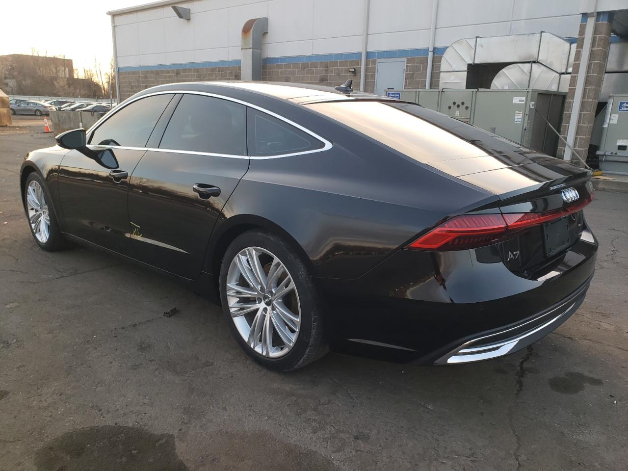 Изображение 2 Audi A7 Premium 2019 с VIN WAUP2AF25KN051228