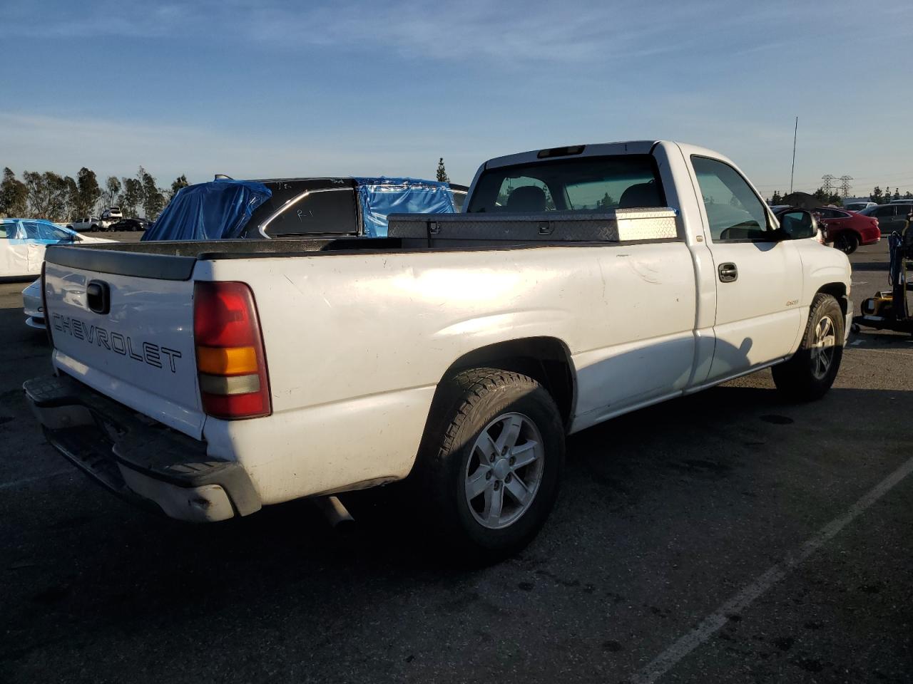 Image 3 of 2000 CHEVROLET SILVERADO C1500 2000 with VIN 1GCEC14W3YE233094