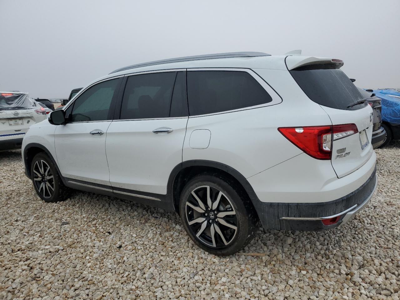 Image 2 of 2022 HONDA PILOT ELITE 2022 with VIN 5FNYF6H00NB067201